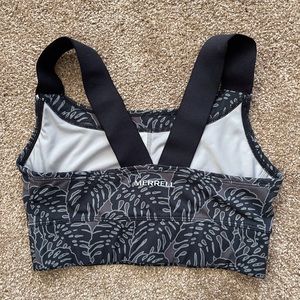 Merrell sports bra size xs